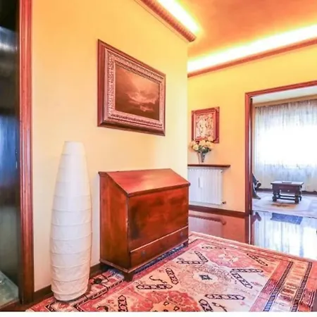 Deluxe Con Giardino E Terrazzo, 3 Camere, Parcheggio Privato Apartment